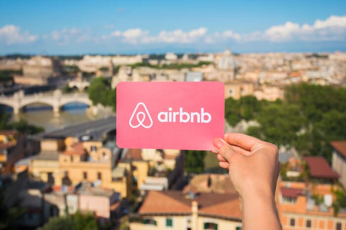 Airbnb Business Card Hacks: Attention-Grabbing Design Ideas & What to Include