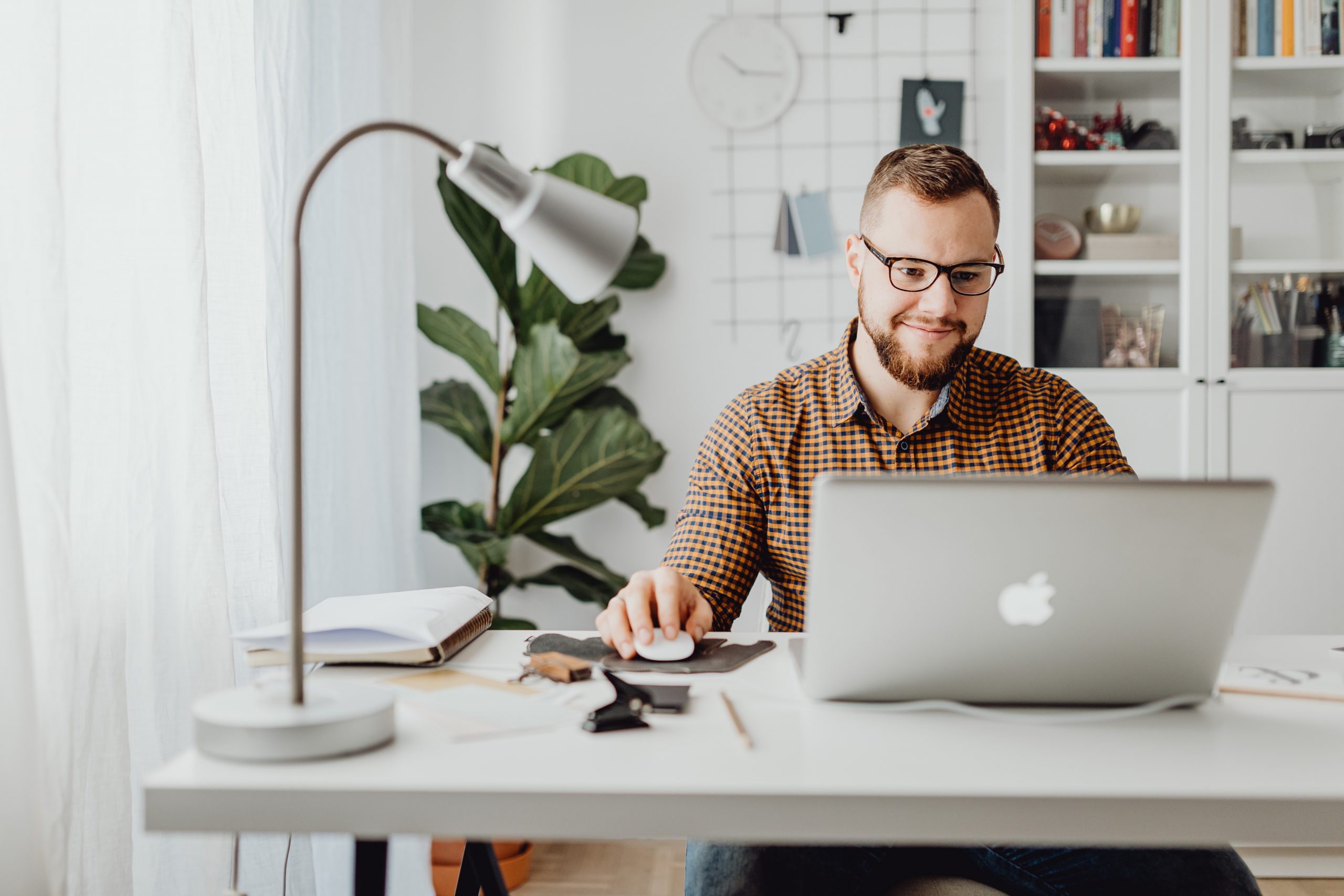 From Vacation Rental to Functional Workspace: How to Use Your Airbnb for Office Space